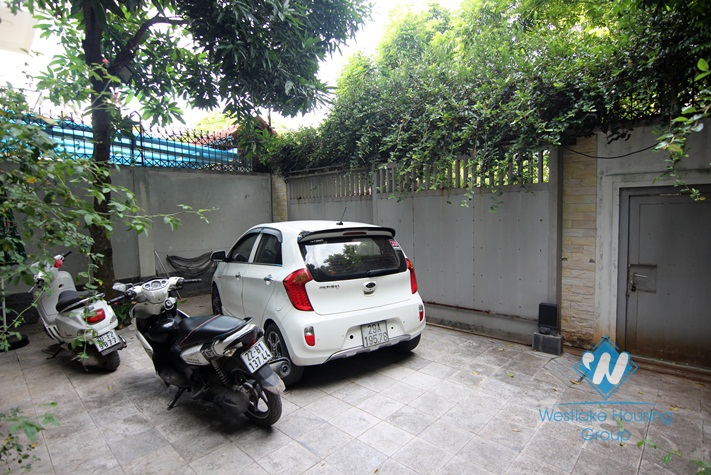 3 floors house for rent in Tay Ho district,Ha Noi